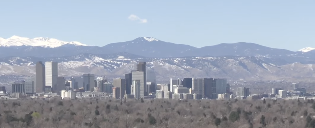 The Denver live cam shows the city of Denver sits in front of mountains