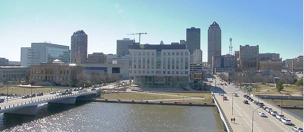 This Des Moines Live cam shows the city skyline